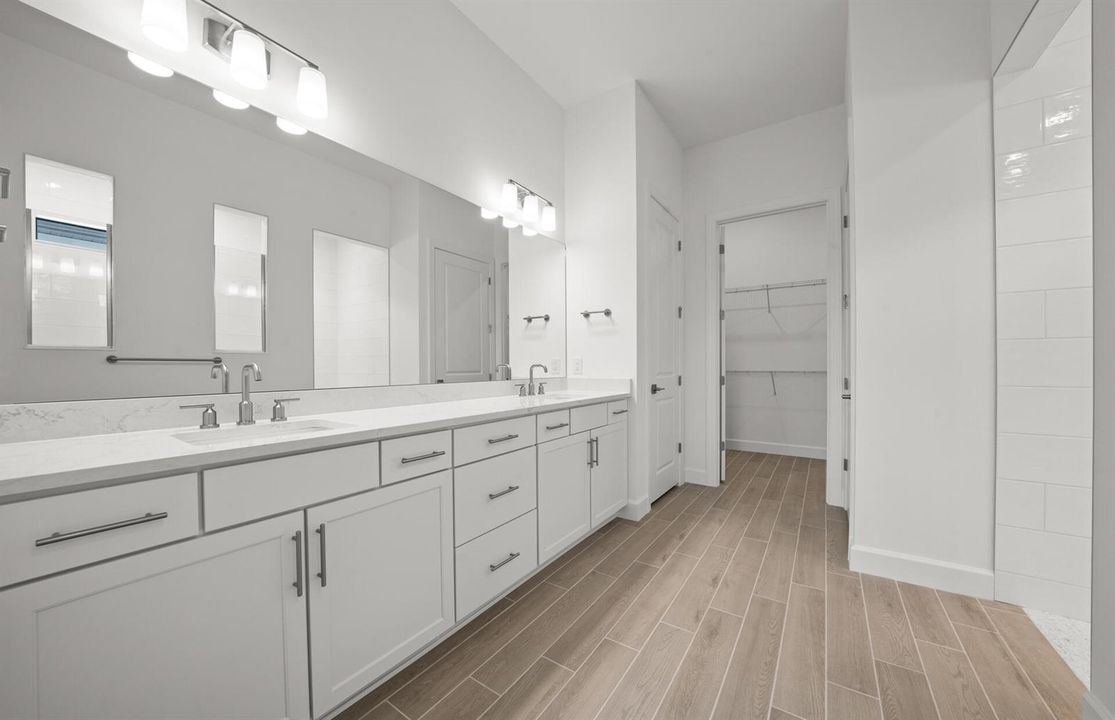 SWFL_DV_TER_25800_Stardom_owners bath 2
