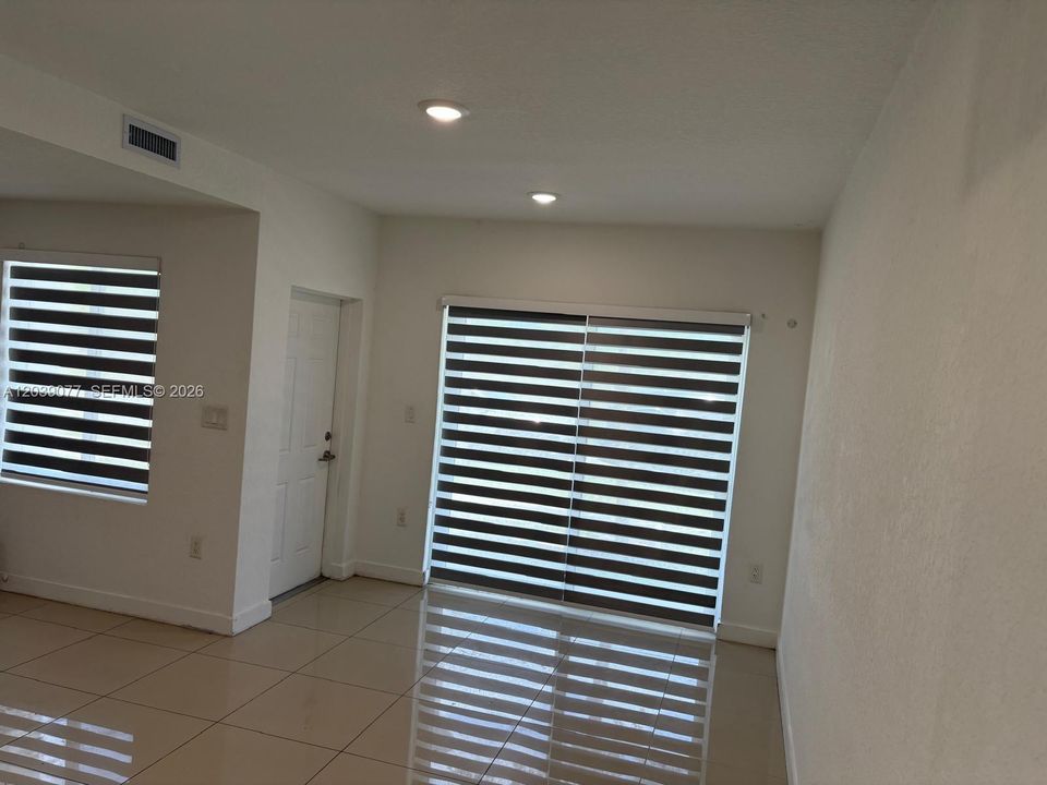 En Renta: $2,800 (4 camas, 3 baños, 1398 Pies cuadrados)