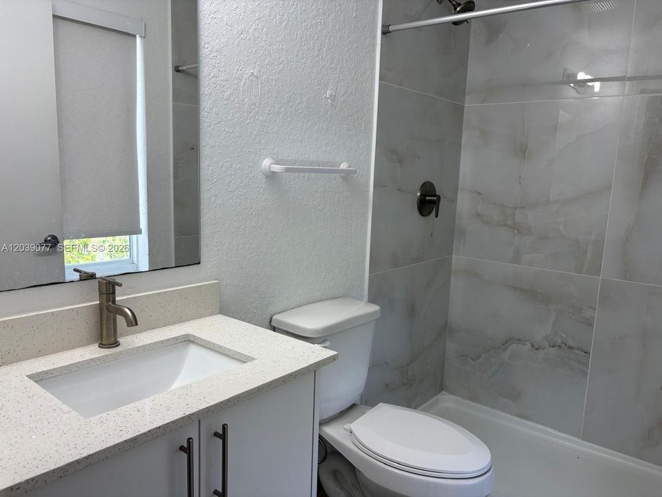 En Renta: $2,800 (4 camas, 3 baños, 1398 Pies cuadrados)