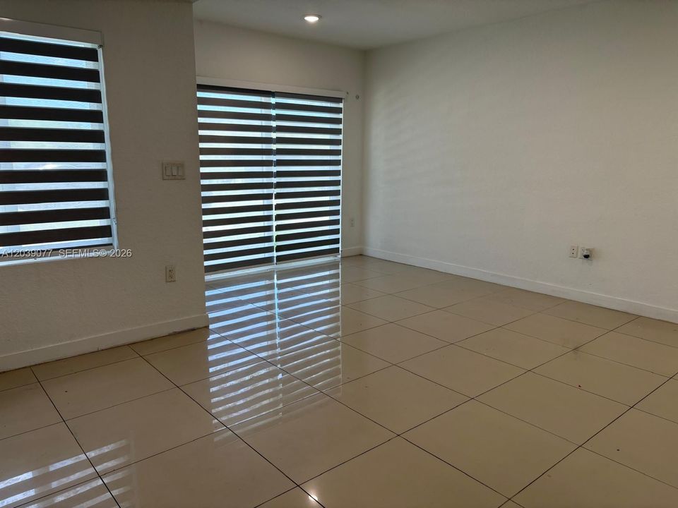 En Renta: $2,800 (4 camas, 3 baños, 1398 Pies cuadrados)