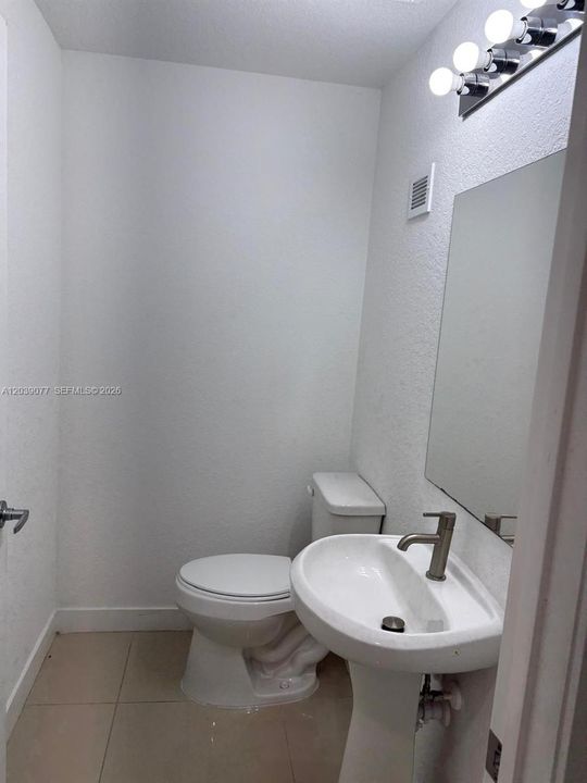 En Renta: $2,800 (4 camas, 3 baños, 1398 Pies cuadrados)