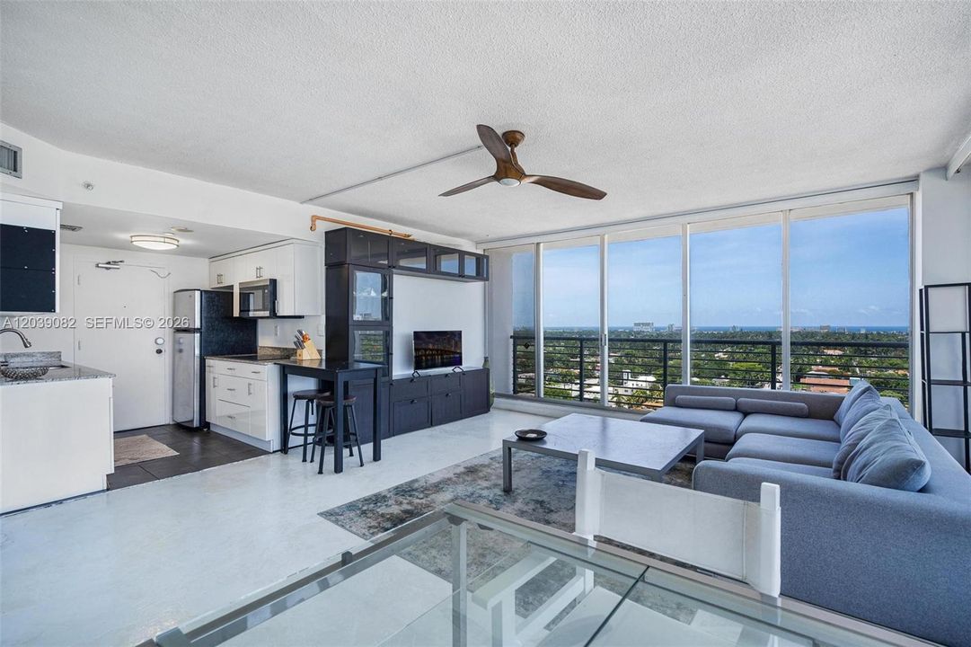 En Venta: $225,000 (1 camas, 2 baños, 944 Pies cuadrados)