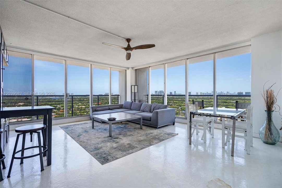 En Venta: $225,000 (1 camas, 2 baños, 944 Pies cuadrados)