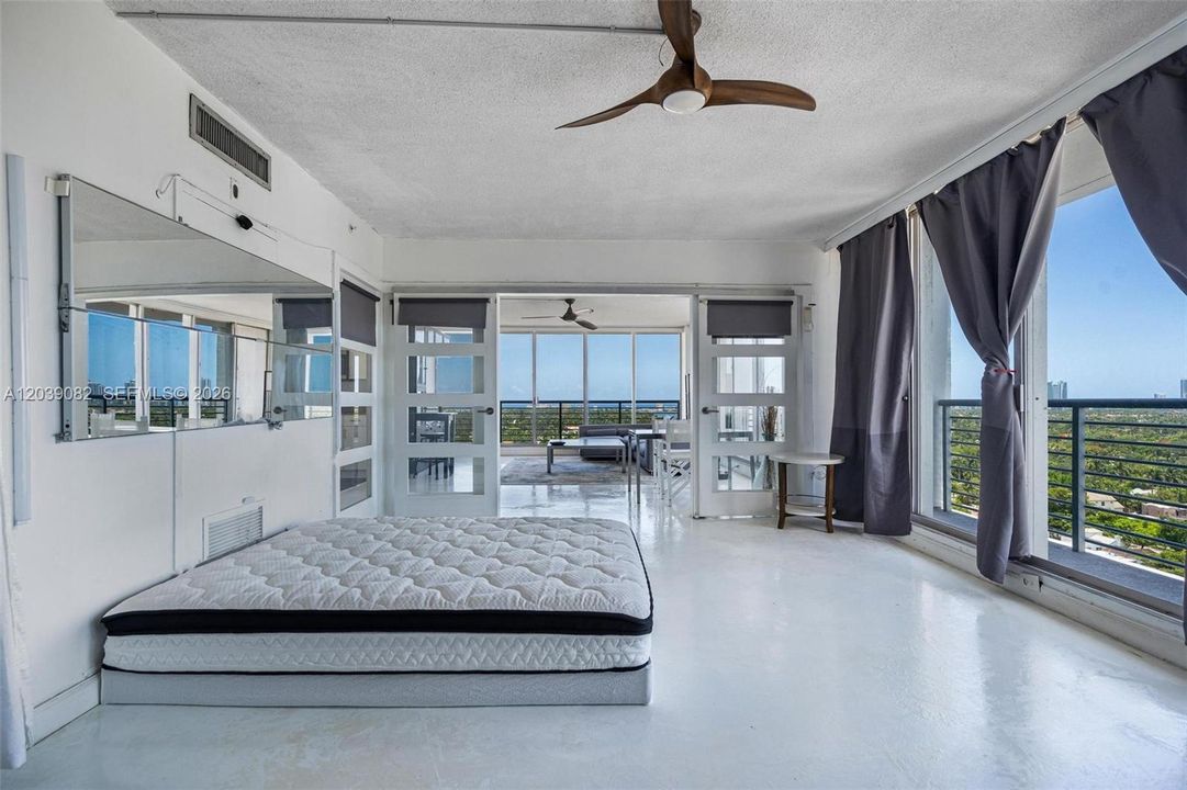 En Venta: $225,000 (1 camas, 2 baños, 944 Pies cuadrados)