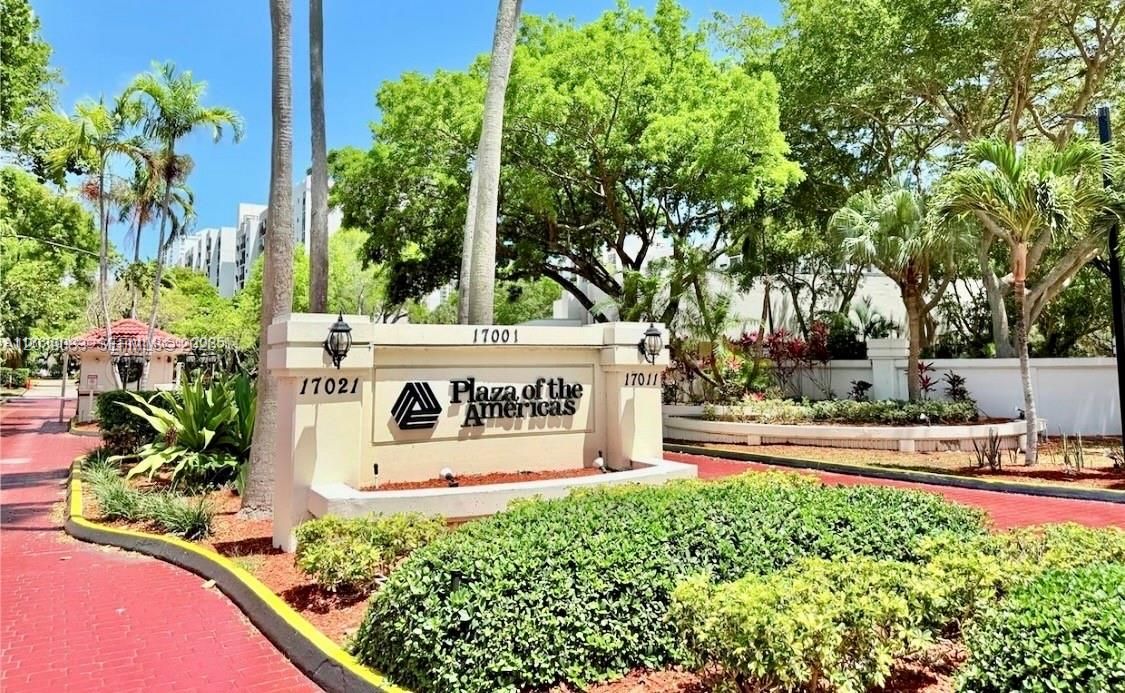 For Sale: $350,000 (2 beds, 2 baths, 988 Square Feet)