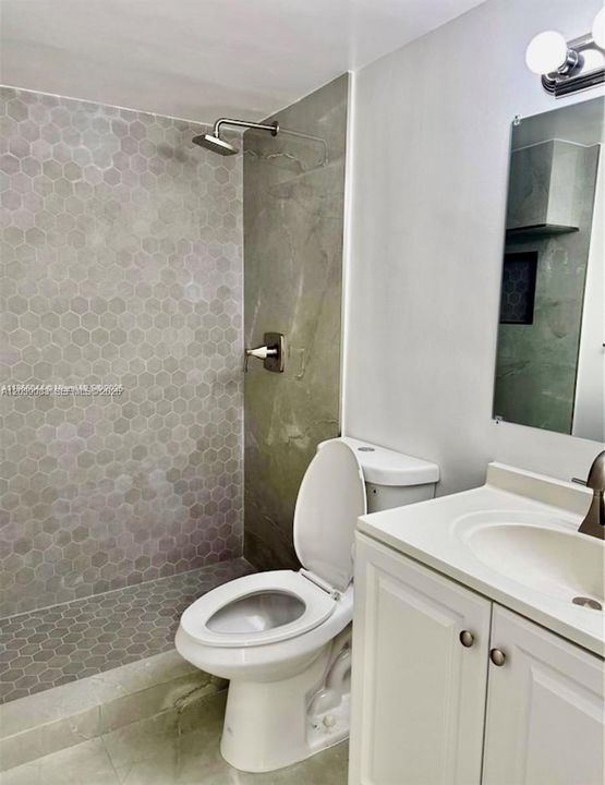 For Sale: $350,000 (2 beds, 2 baths, 988 Square Feet)