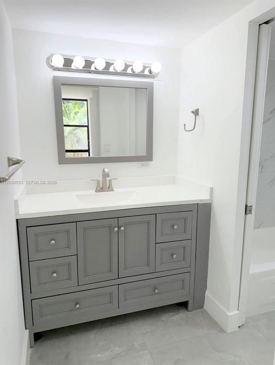 For Sale: $350,000 (2 beds, 2 baths, 988 Square Feet)