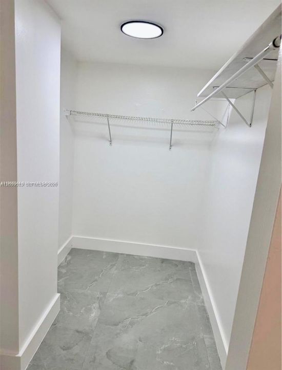 For Sale: $350,000 (2 beds, 2 baths, 988 Square Feet)