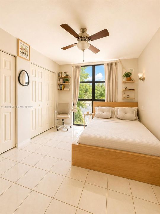 For Sale: $240,000 (2 beds, 2 baths, 898 Square Feet)