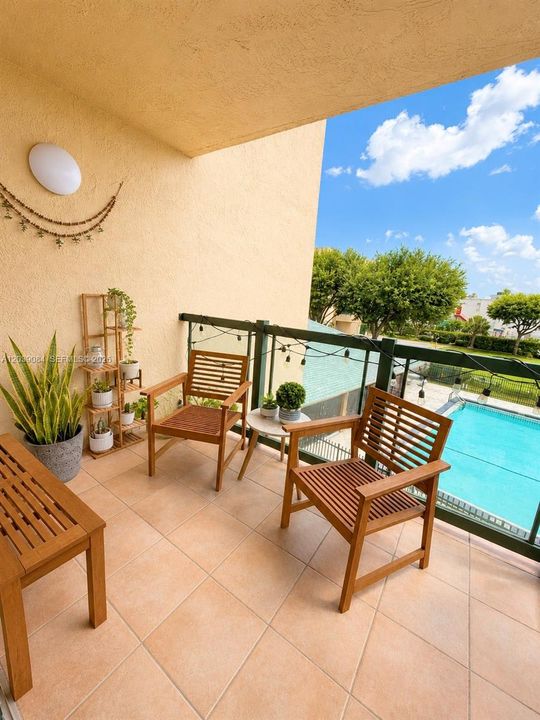 For Sale: $240,000 (2 beds, 2 baths, 898 Square Feet)