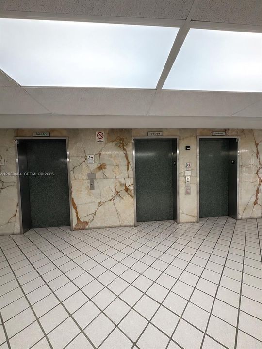 For Sale: $240,000 (2 beds, 2 baths, 898 Square Feet)