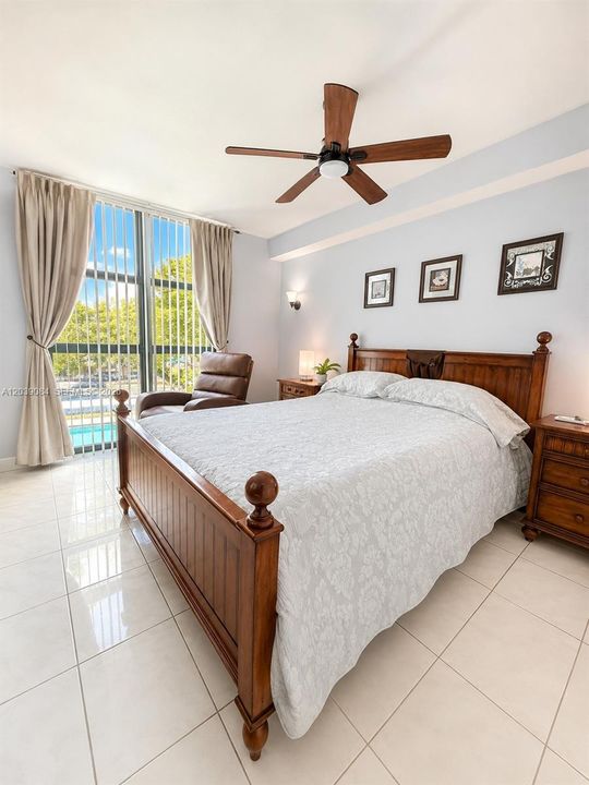 For Sale: $240,000 (2 beds, 2 baths, 898 Square Feet)