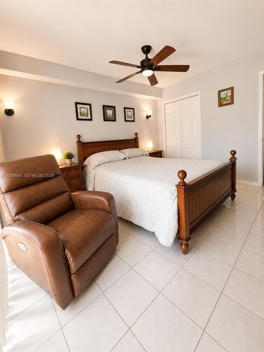 For Sale: $240,000 (2 beds, 2 baths, 898 Square Feet)