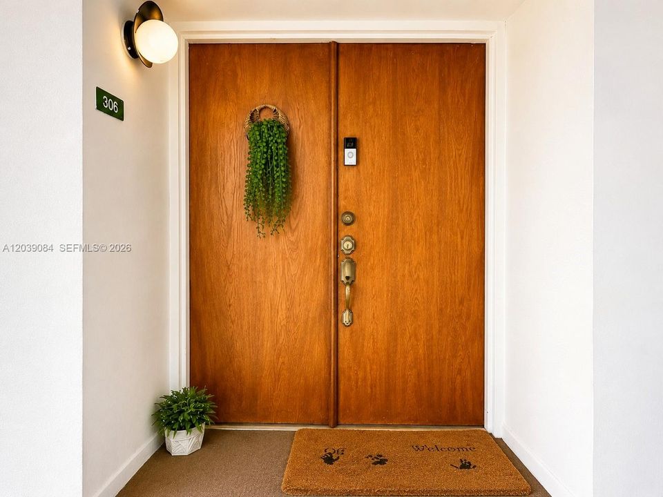For Sale: $240,000 (2 beds, 2 baths, 898 Square Feet)