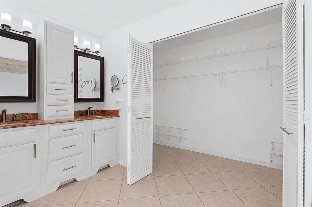 Primary En-Suite Bathroom