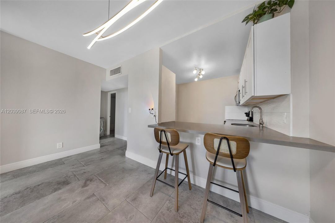 В аренду: $2,100 (1 спален, 1 ванн, 817 Квадратных фут)
