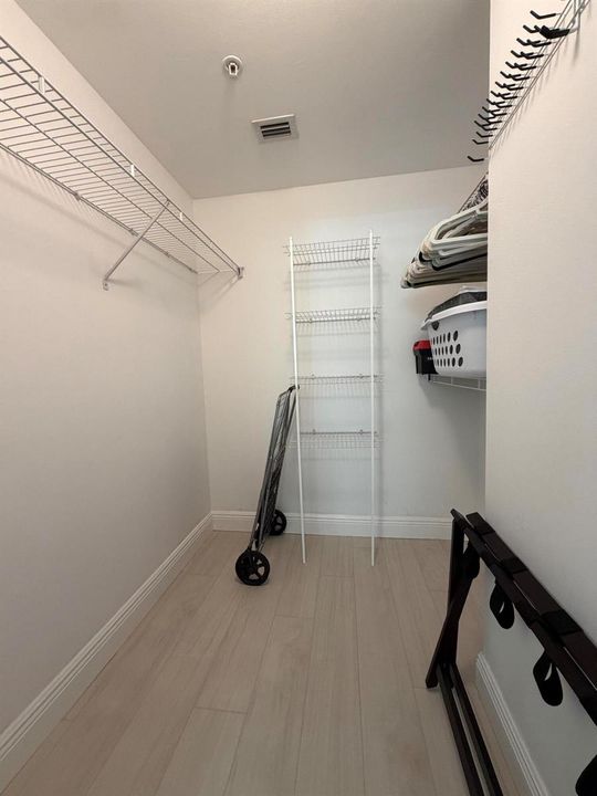 walkin closet
