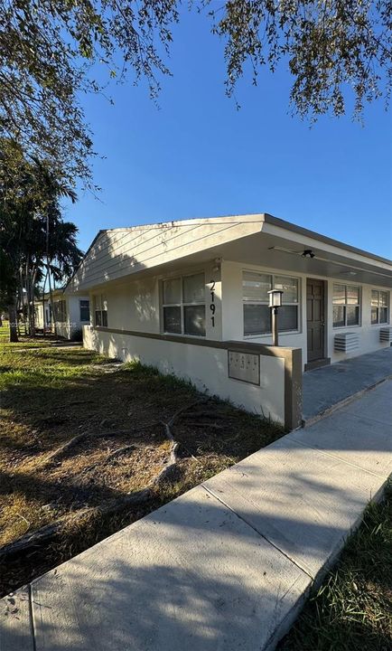 For Rent: $1,900 (1 beds, 1 baths, 600 Square Feet)