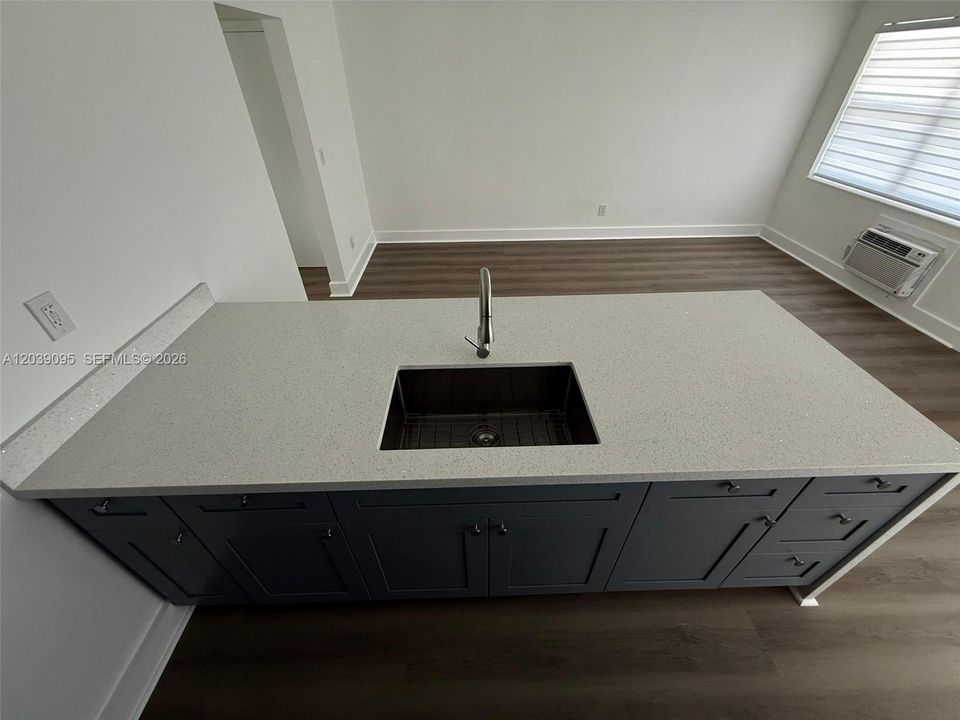 For Rent: $1,900 (1 beds, 1 baths, 600 Square Feet)