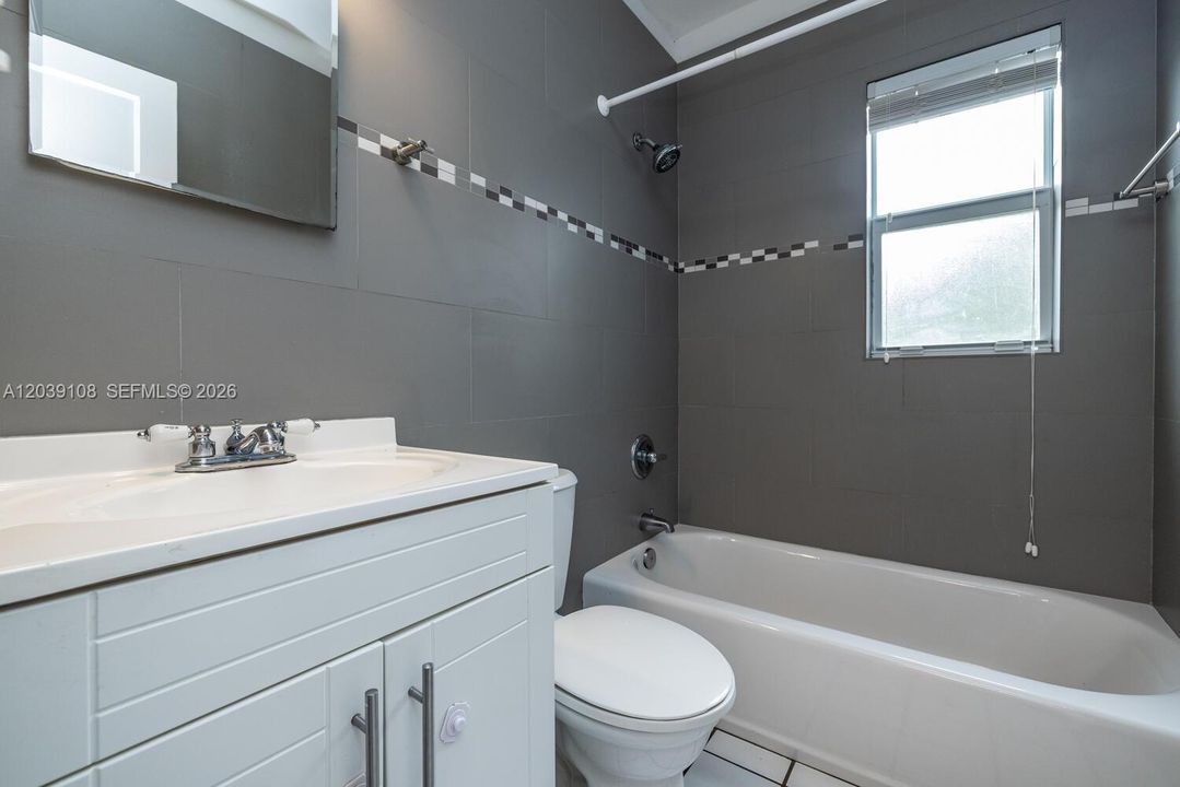 For Rent: $2,695 (2 beds, 1 baths, 875 Square Feet)