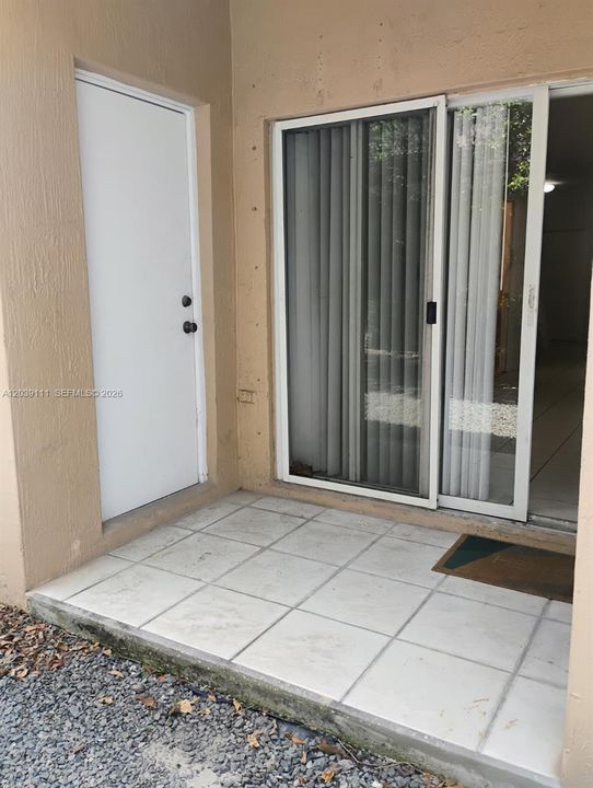 For Sale: $380,000 (2 beds, 2 baths, 1170 Square Feet)