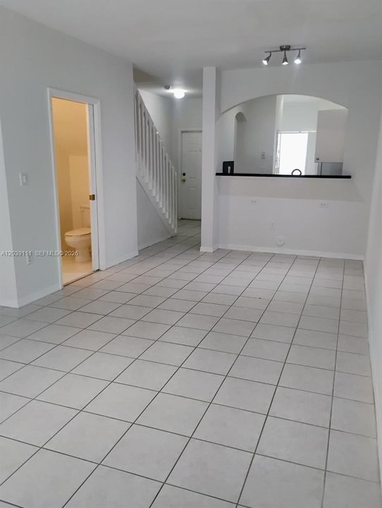 For Sale: $380,000 (2 beds, 2 baths, 1170 Square Feet)