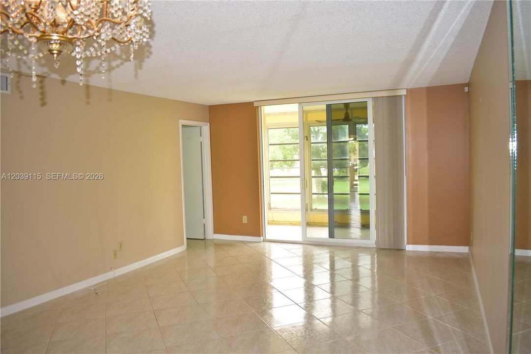 For Sale: $129,900 (2 beds, 2 baths, 1030 Square Feet)