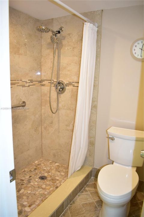 For Sale: $129,900 (2 beds, 2 baths, 1030 Square Feet)