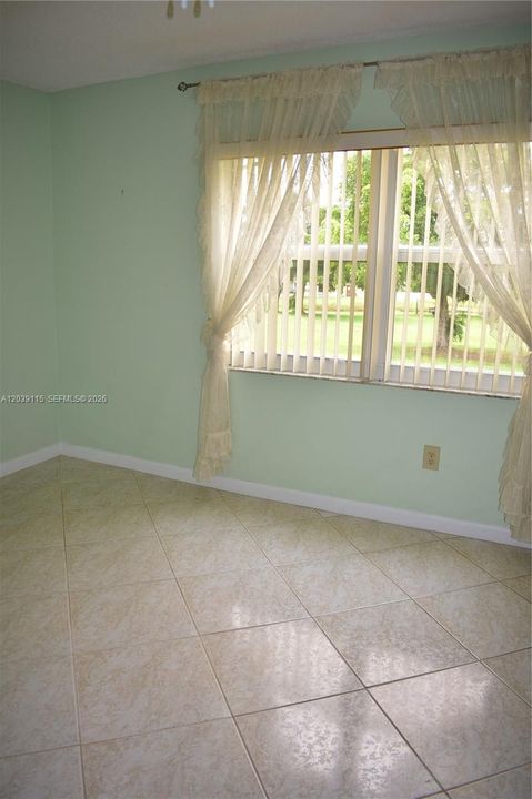 For Sale: $129,900 (2 beds, 2 baths, 1030 Square Feet)