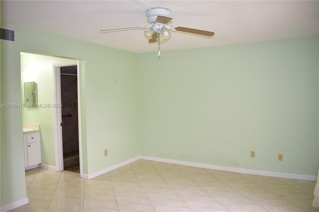 For Sale: $129,900 (2 beds, 2 baths, 1030 Square Feet)