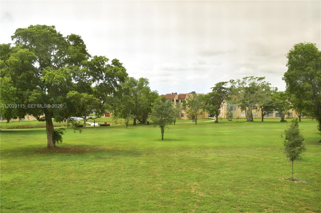 to back-overlooking golf and swimming pool
