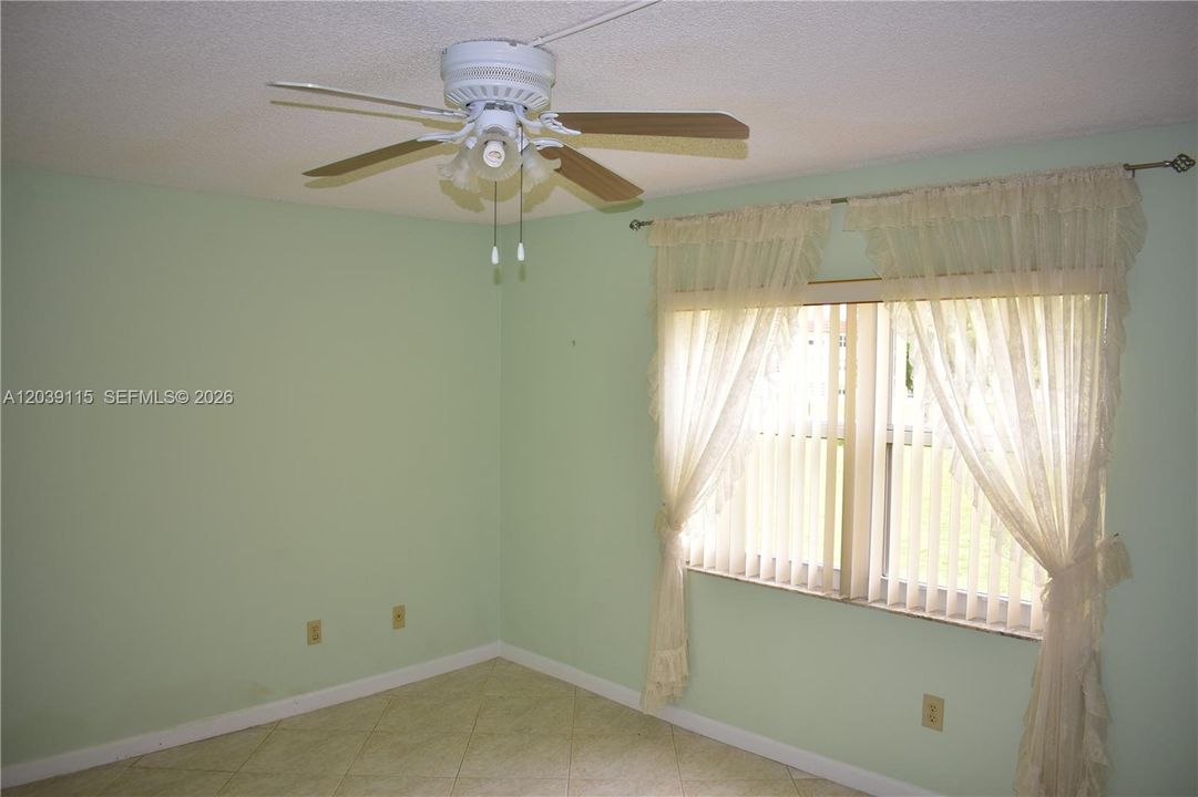For Sale: $129,900 (2 beds, 2 baths, 1030 Square Feet)