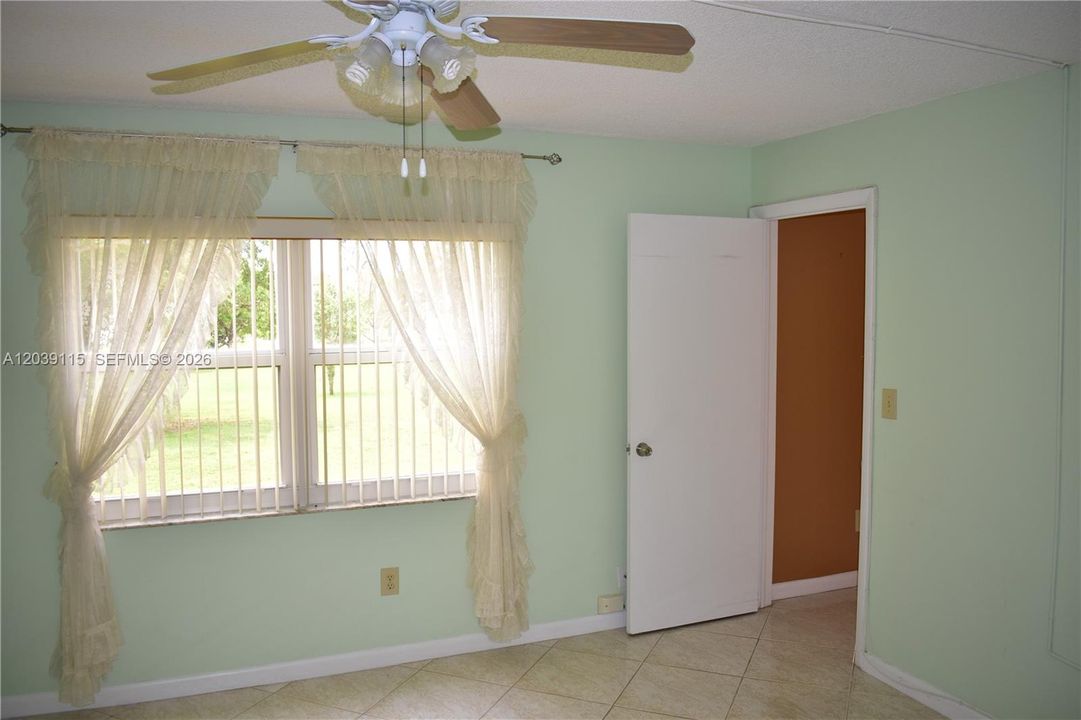 For Sale: $129,900 (2 beds, 2 baths, 1030 Square Feet)