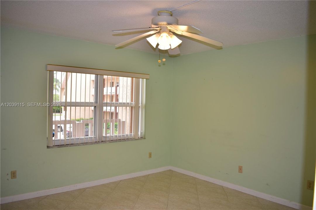 For Sale: $129,900 (2 beds, 2 baths, 1030 Square Feet)