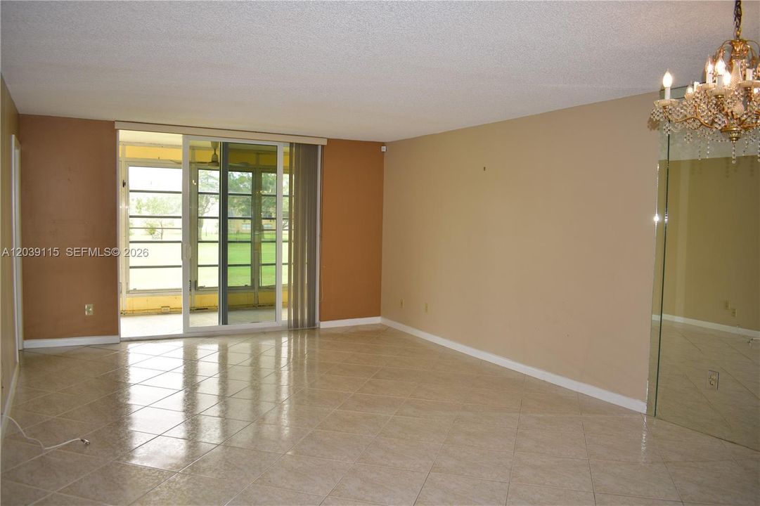 For Sale: $129,900 (2 beds, 2 baths, 1030 Square Feet)