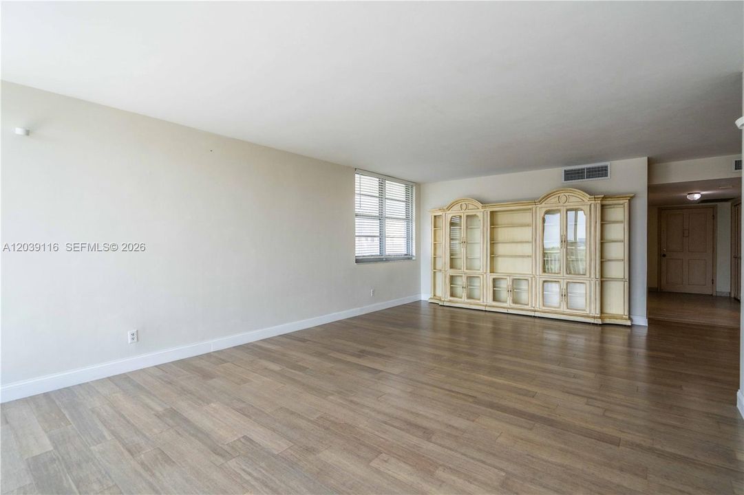 В аренду: $3,425 (2 спален, 2 ванн, 1100 Квадратных фут)