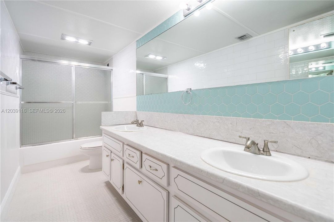В аренду: $3,425 (2 спален, 2 ванн, 1100 Квадратных фут)