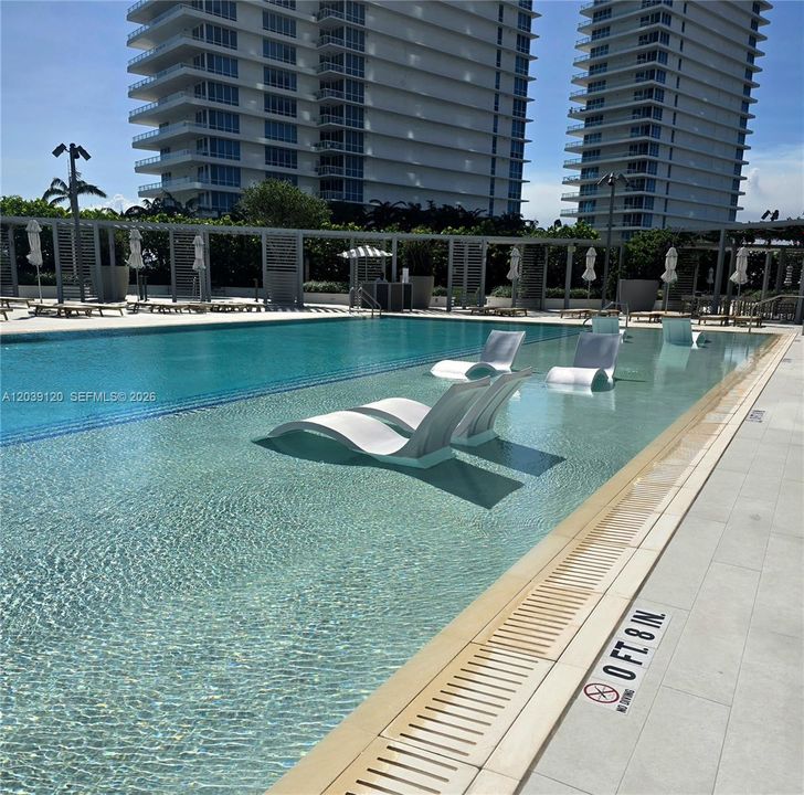 For Rent: $9,400 (1 beds, 1 baths, 875 Square Feet)