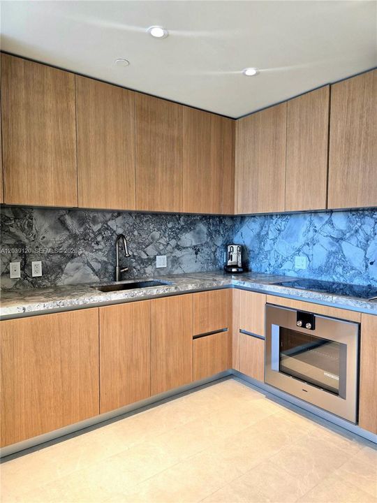 For Rent: $9,400 (1 beds, 1 baths, 875 Square Feet)