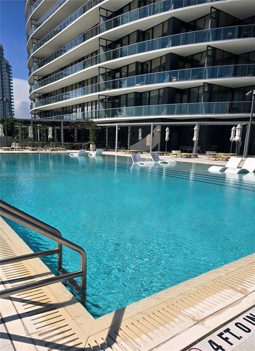 For Rent: $9,400 (1 beds, 1 baths, 875 Square Feet)