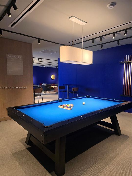 For Rent: $9,400 (1 beds, 1 baths, 875 Square Feet)