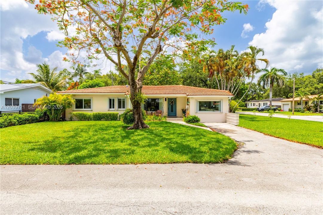 For Sale: $1,555,000 (3 beds, 3 baths, 2016 Square Feet)