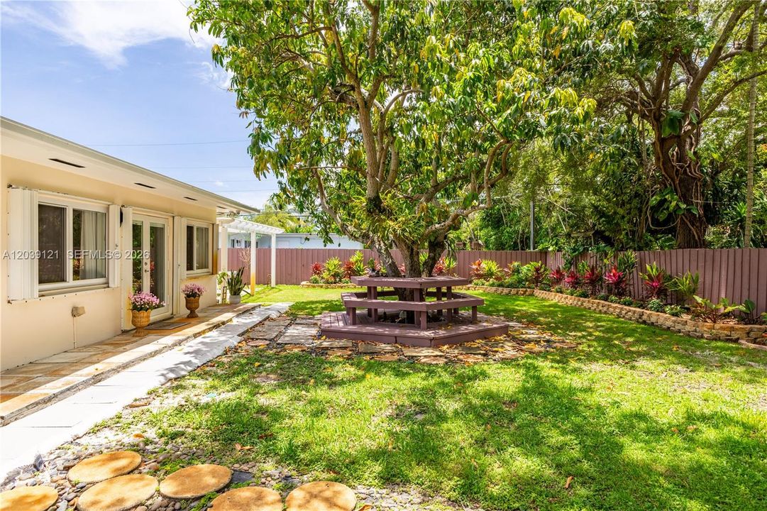 For Sale: $1,555,000 (3 beds, 3 baths, 2016 Square Feet)