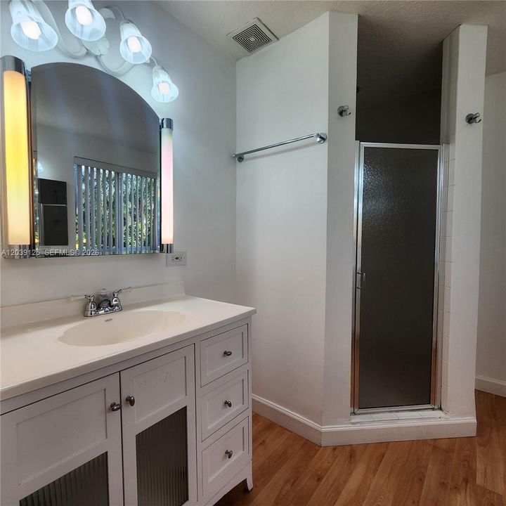 В аренду: $3,900 (3 спален, 2 ванн, 2040 Квадратных фут)