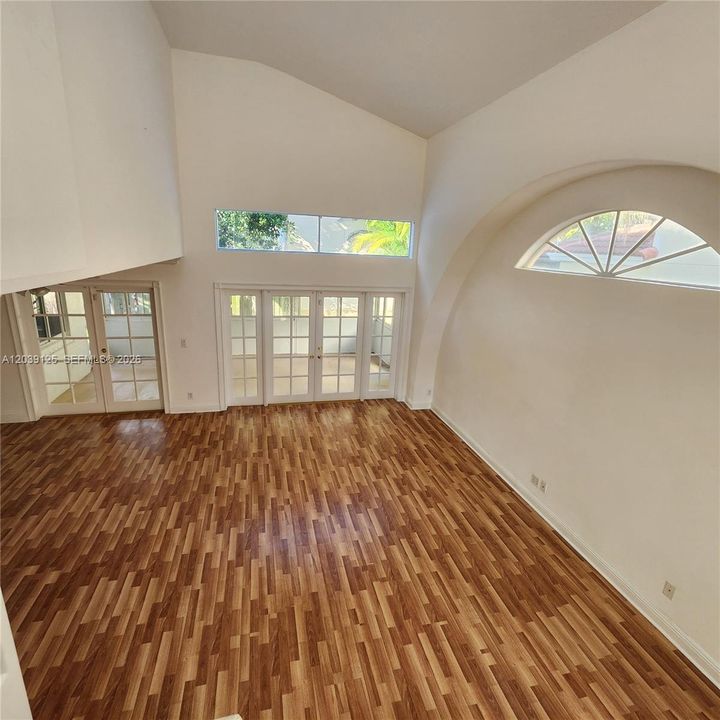 В аренду: $3,900 (3 спален, 2 ванн, 2040 Квадратных фут)