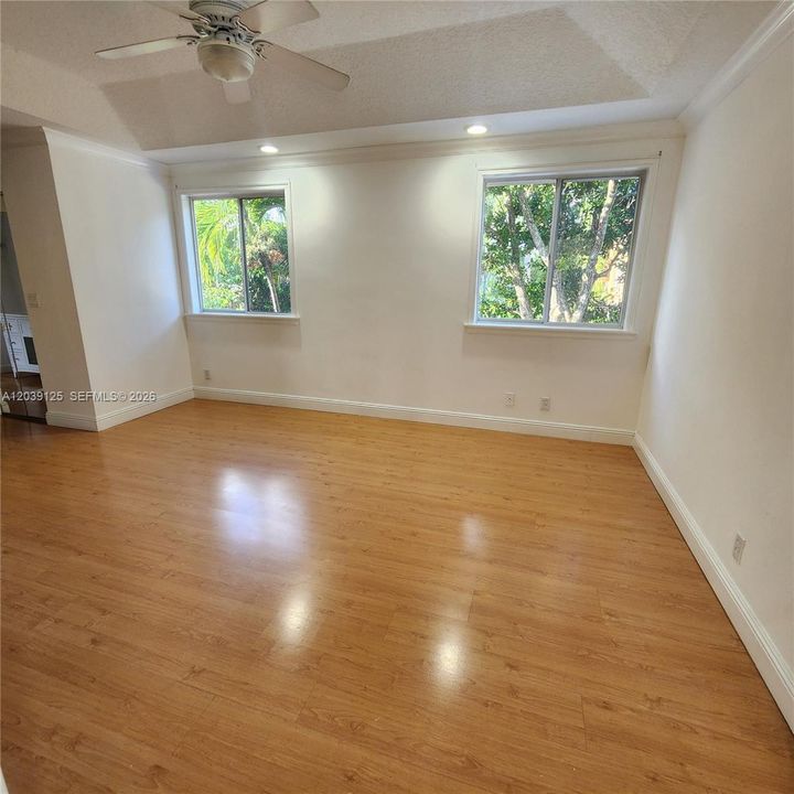 В аренду: $3,900 (3 спален, 2 ванн, 2040 Квадратных фут)