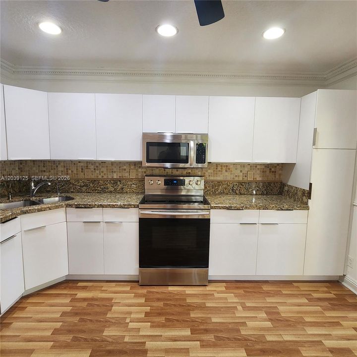 В аренду: $3,900 (3 спален, 2 ванн, 2040 Квадратных фут)