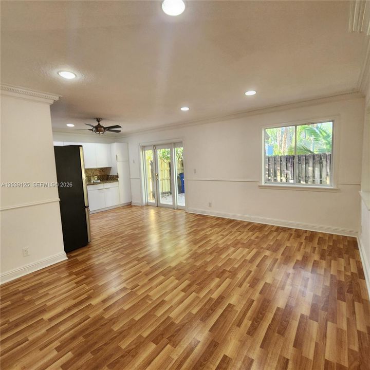 В аренду: $3,900 (3 спален, 2 ванн, 2040 Квадратных фут)