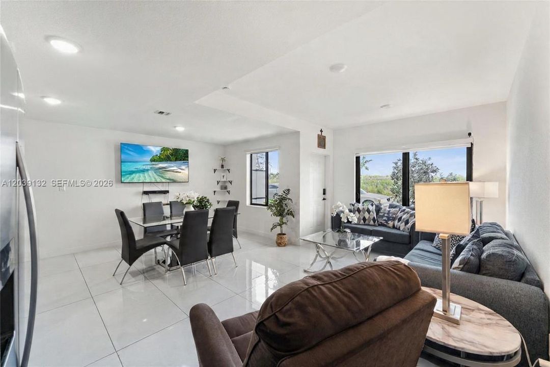 En Venta: $430,000 (4 camas, 3 baños, 1398 Pies cuadrados)
