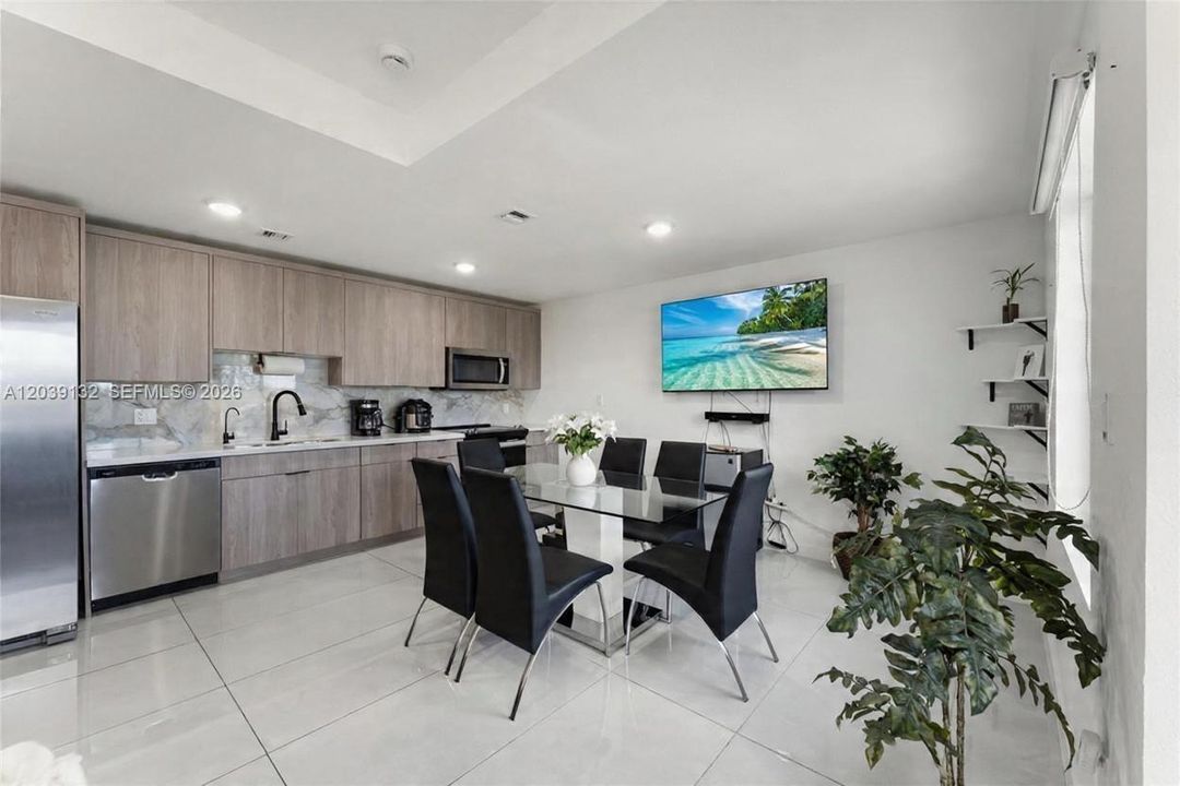 En Venta: $430,000 (4 camas, 3 baños, 1398 Pies cuadrados)
